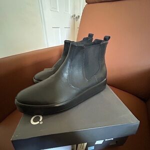 Ecco women’s Black Leather Chelsea Boots